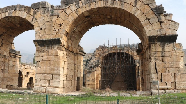 Pamukkale'deki hamam bazilikanın restorasyonla turizme kazandırılması isteniyor