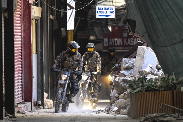 Soğuksu, &quot;Motosikletlerle aralarda gezmeleri, bizi güvende hissettirmeleri ve gözlerindeki o korkusuzluk motorla birleşince... Ben güvenlik açısından sıkıntı yaşayacağımıza inanmıyorum. Allah&#039;ın izniyle hep güven içinde kalacağız. Bu şekilde inşallah daha da ileriye gidebiliriz. Motosikletli özel harekat polislerimiz inşallah daha da çoğalır.&quot; ifadesini kullandı.