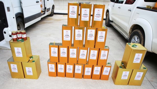 Deprem bölgesine çitçiler için 9 tır yem gönderdiklerini anlatan Saylak, hayırseverler tarafından bağışlanan 95 küçükbaş ve 6 büyükbaş hayvanın Denizli Et ve Süt Kurumunda kavurma yaptırılarak bölgeye ulaştırıldığını ifade etti.