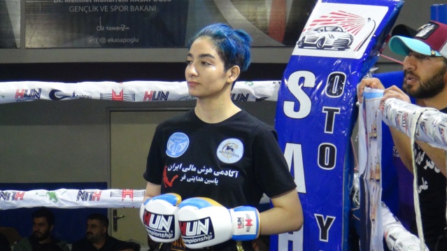 Muaythai Federasyonu Milli Takım Koordinatörü Ömer Uğur ise Türkiye&#039;nin büyük bir felaket yaşadığını söyledi.

Kahramanmaraş merkezli depremlerden etkilenen Adıyaman&#039;a da gittiklerini anlatan Uğur, şunları kaydetti:

&quot;Depremzedeler için bir şeyler yapmak için gönüllü arkadaşlarımızla &#039;Buradayız Grubu&#039;nu kurduk. Tek Yürek Muaythai Gecesi programını gerçekleştirdik. Tüm gelirleri depremzede kardeşlerimize bağışlayacağız. Destek veren herkese teşekkür ederim.&quot;