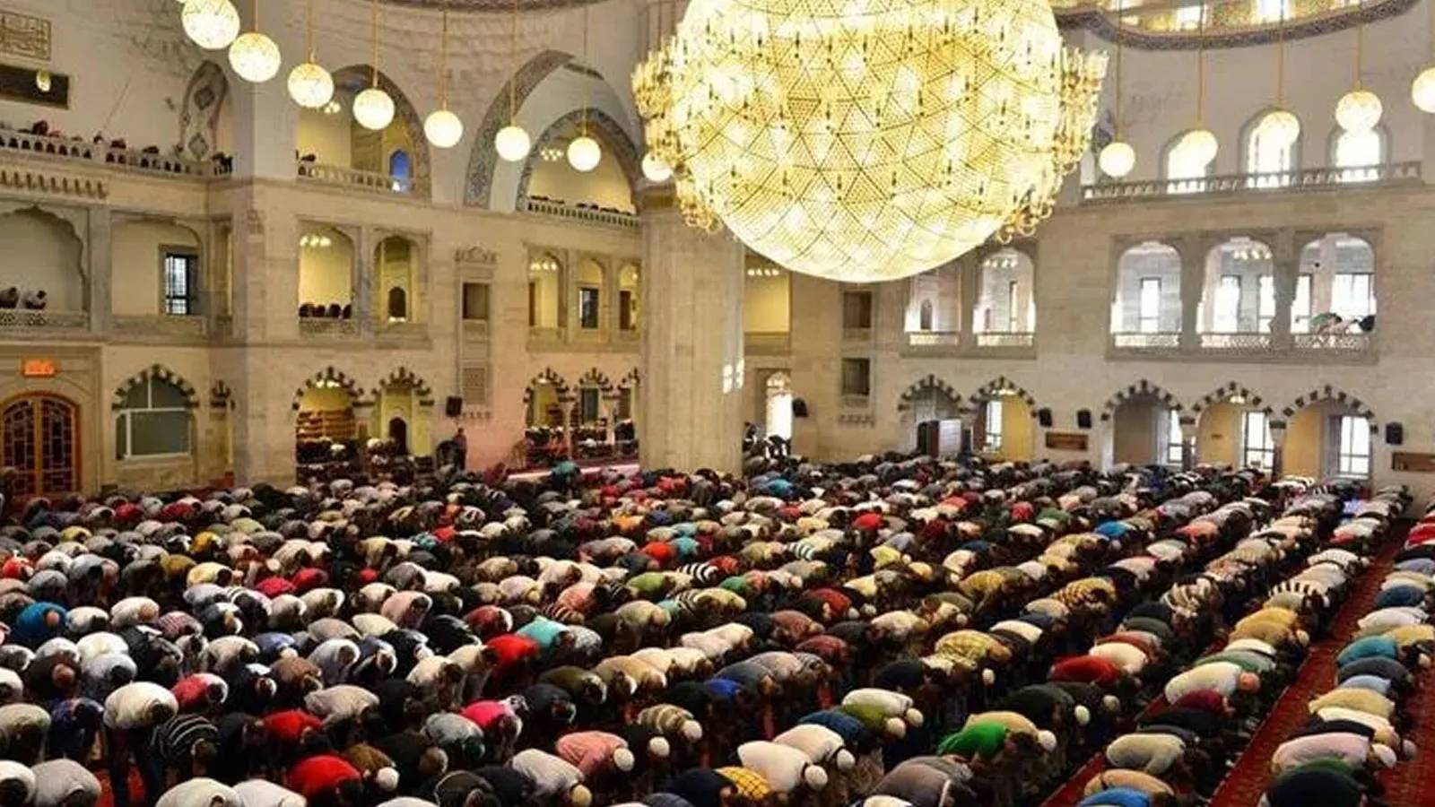 son-dakika-diyanet-isleri-il-il-bayram-namazi-saatlerini-acikladi-bayram-namazi-saat-kacta-kilinacak-Lyru