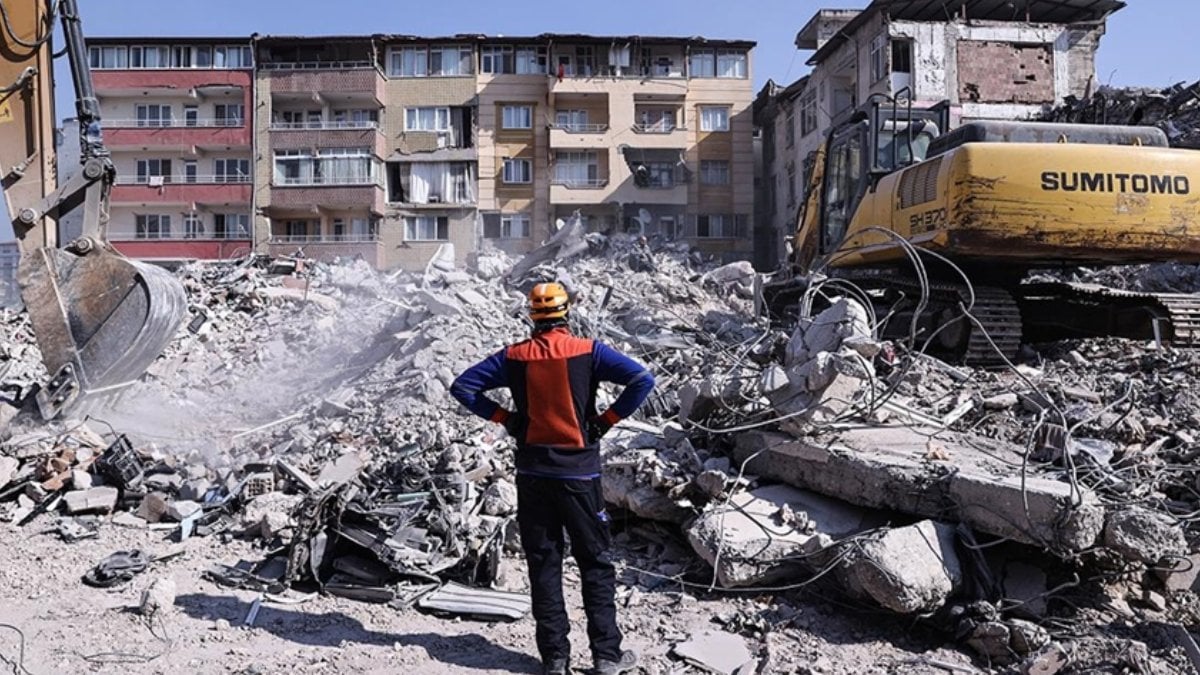 Hatay'da Depremde 6 Kişinin Öldüğü Bina Kaçak Inşa Edilmiş