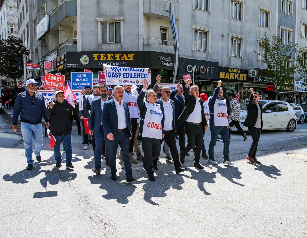 Van'da işten çıkarılan belediye çalışanları eylemlerini sürdürüyor - Dünya  ve Türkiye Gündemini Anında Takip Edin | Haber Portalı - aslinda.com