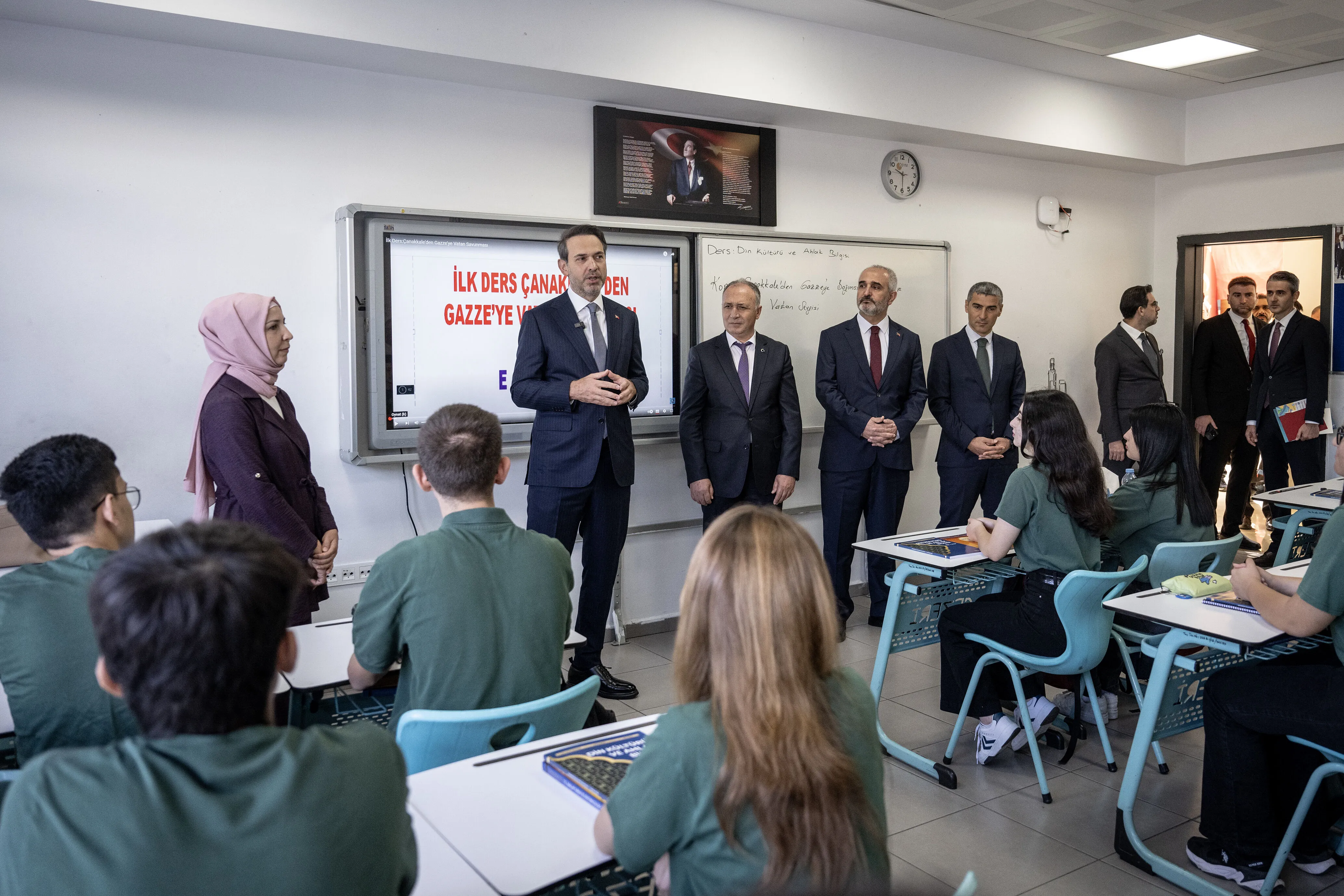 Bakan Bayraktar Cezeri Yesil Teknoloji Mesleki Ve Teknik Anadolu Lisesini Ziyaret Etti 3