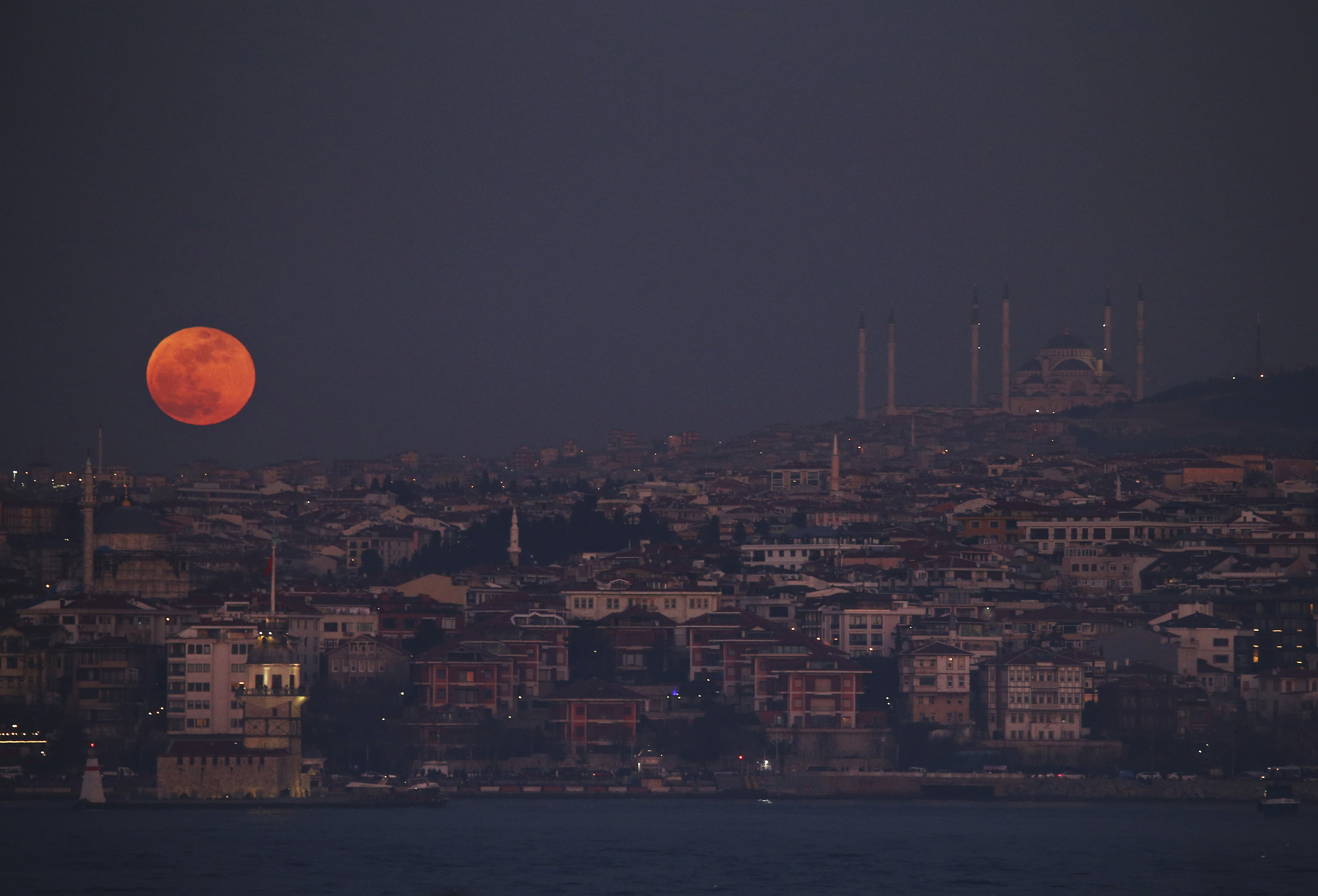 Kanlı Ay Tutulması İstanbul