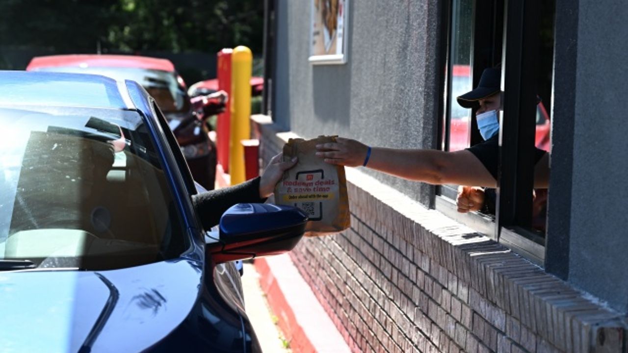 McDonald's'ın ABD ofislerini geçici olarak kapattığı, işten çıkarmalara hazırlandığı belirtildi