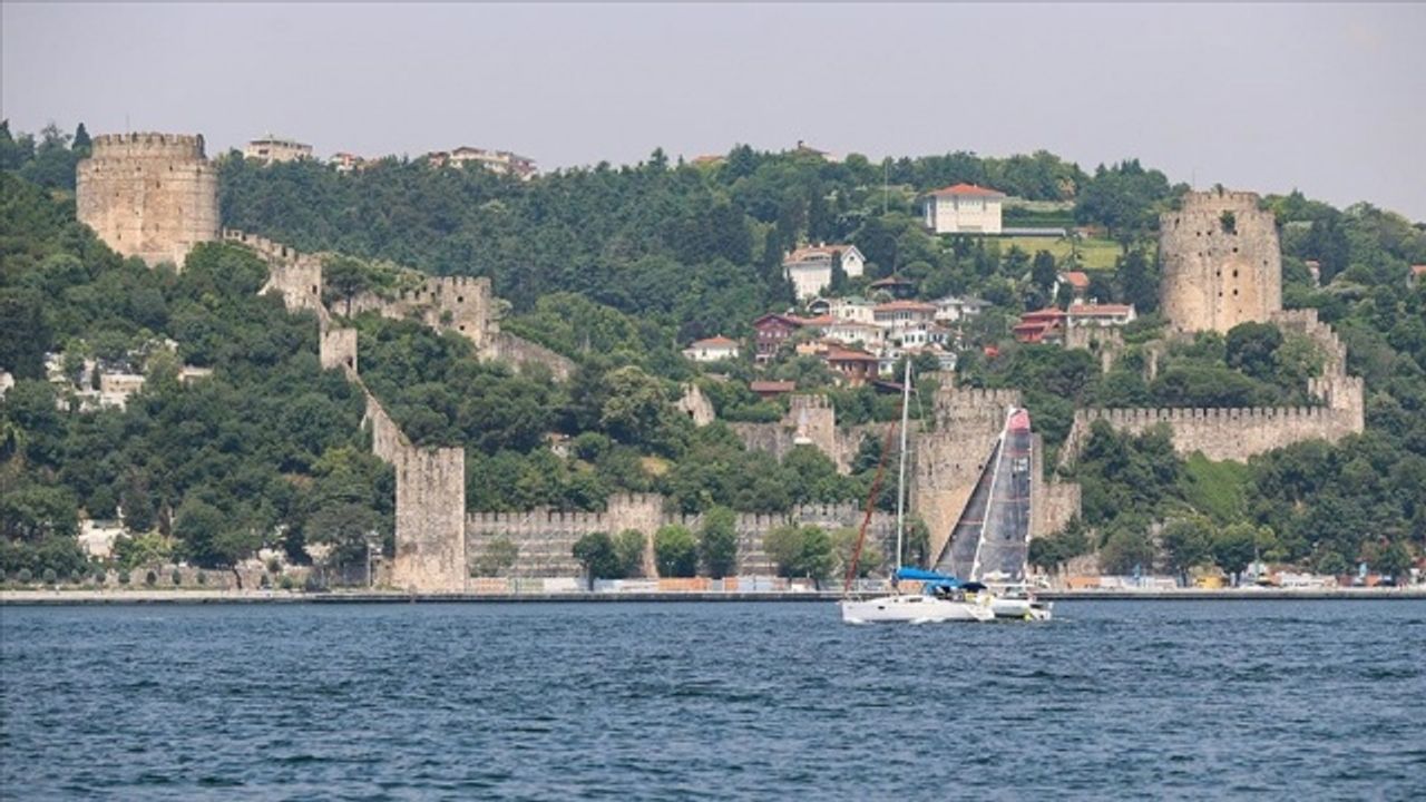 Teknesiyle ufukları aşan yelkenci, Türk denizlerini boydan boya geziyor