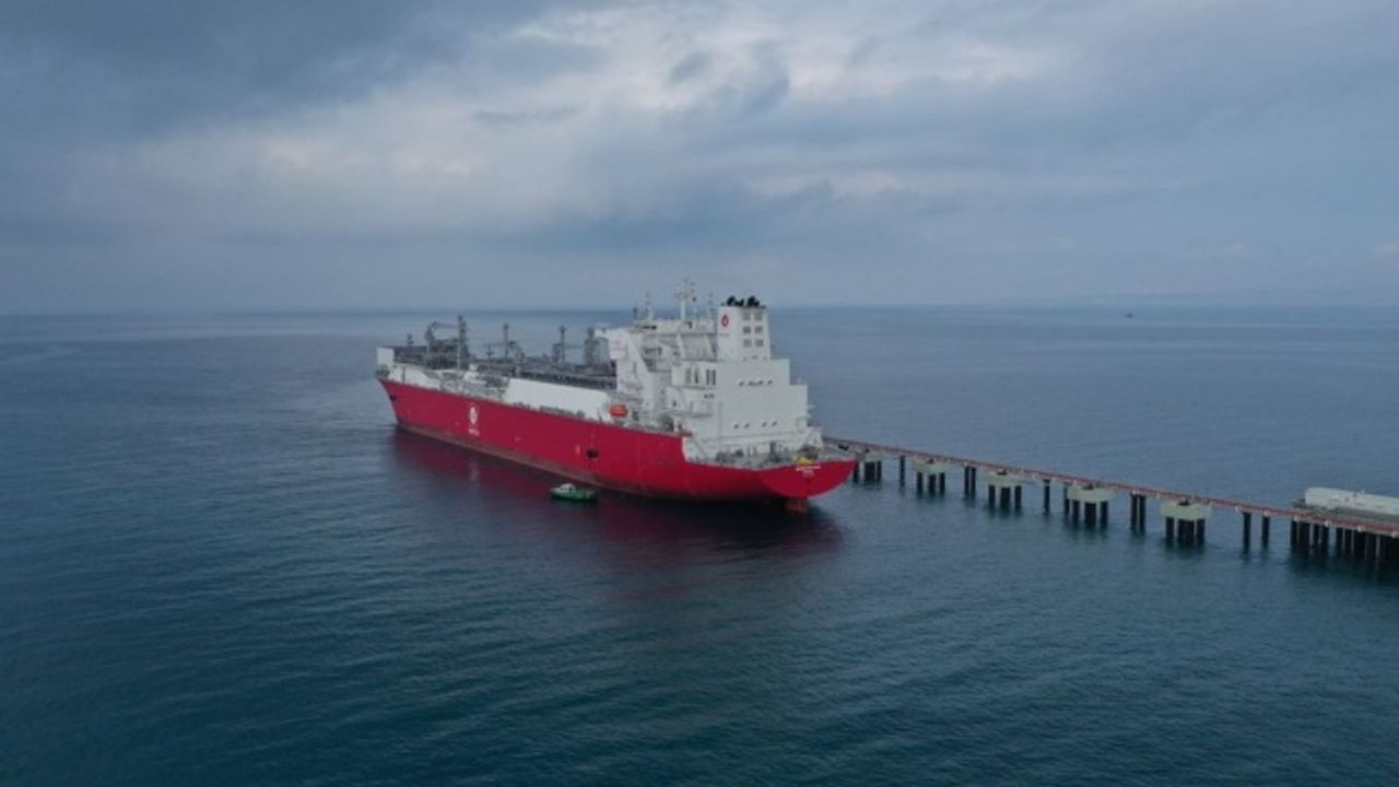 Türkiye'nin ilk doğal gaz depolama gemisi Ertuğrul Gazi hizmete girdi