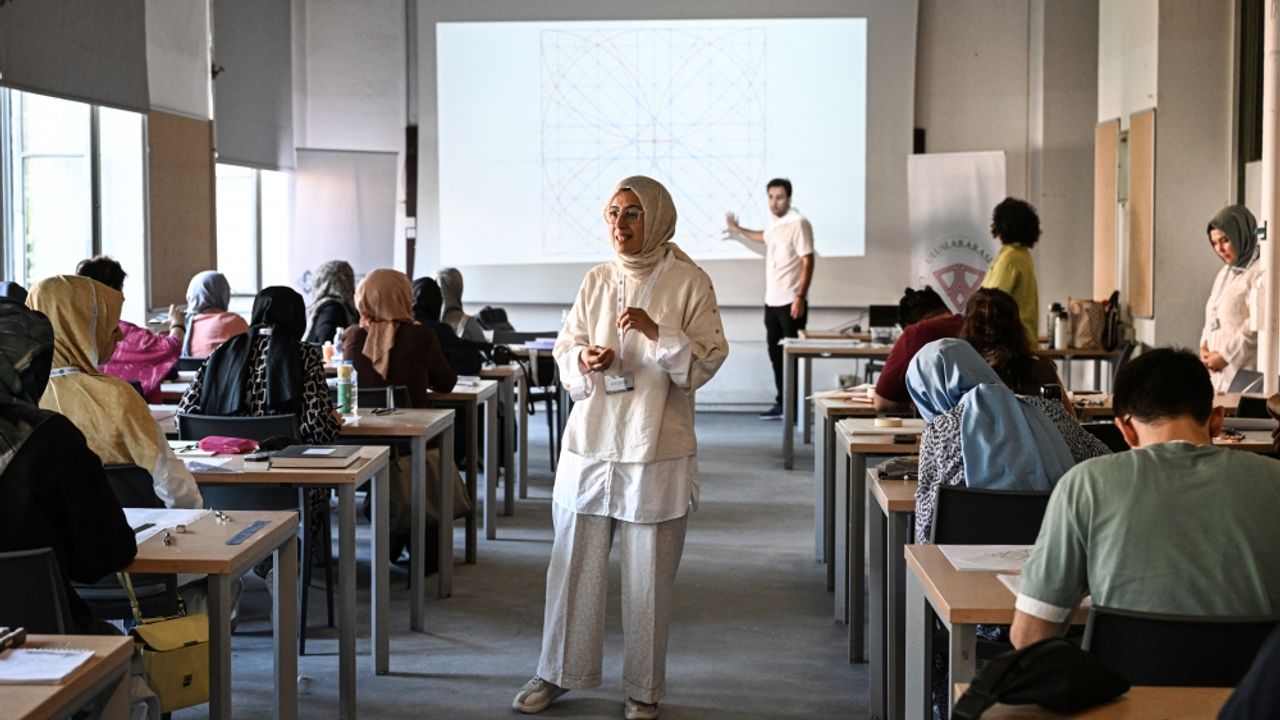 "Uluslararası Geometri ve Sanat Çalıştayı" atölye çalışmalarıyla sona erdi