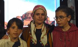 Malatya'da depremzede çocuklara "Tutar mısın Elimi" adlı oyun sergilendi