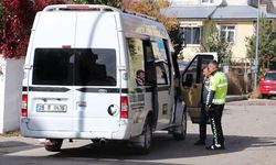 Erzurum'da ehliyetsiz sürücü ve akrabaları 2 polise saldırdı 