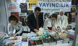 Anne baba ve iki kızı 26 kitap yazdı