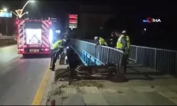Motosiklet kazasında 2 kişi köprüden uçtu: 1 ölü 