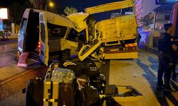 Minibüs kamyona saplandı: 2 ölü 9 yaralı!
