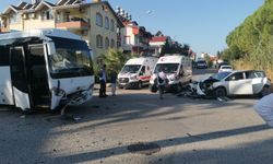 Antalya'da zincirleme kaza: 3 kişi yaralandı 
