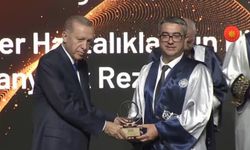 Cumhurbaşkanı Erdoğan, Milli Yenilik Ödülünü kendi elleriyle takdim etti 