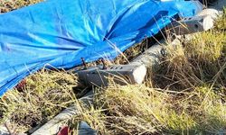 Burhaniye'de bir işçi devrilen direğin altında kaldı 