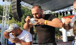 Antalya'da 2 dakikada 2 kilo bal yedi! 