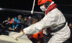 Ayvacık'ta ölüme terk edilen 35 kaçak göçmen kurtarıldı 