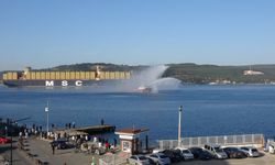 100. yılına özel Çanakkale Boğazı'ndan Türkiye gemisi geçti 