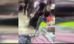 Dükkan sahibi ve müşteri kavga etti: Vatandaşlar araya girdi 