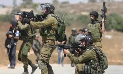 İsrail askerleri El Halil'de çok sayıda kişiyi gerçek mermilerle yaraladı 