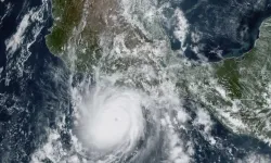Otis Kasırgası yıktı geçirdi: 27 ölü, 4 kayıp