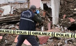 Edirne'de metruk müstakil binanın çökmesi sonucu enkaz altında kalan 2 kişi yaralandı