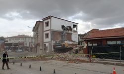 Deprem bölgesi Malatya'da bina yıkımları sürüyor 