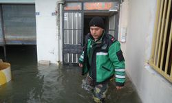 Fırtına felç etti: Evler suyla doldu, vatandaşlar dışarıya çıkamadı 