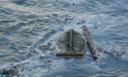 Sinop’ta dev dalgalar balıkçı teknelerine zarar verdi