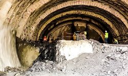 Hindistan'da tünel inşaatı çöktü: 40 işçi mahsur kaldı 