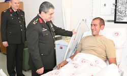 Orgeneral Bayraktaroğlu, tedavi gören askerleri ziyaret etti 