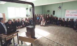 Altıntaş Akçaköy'de çiftçi eğitim ve istişare toplantısı   