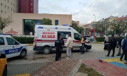 Yolda fenalaşan genç kız ambulansla hastaneye kaldırıldı   