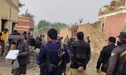 Pakistan'da askeri alana bombalı saldırı: 23 ölü   