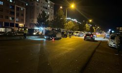 Otomobil ile kamyonet çarpıştı 3 yaralı  