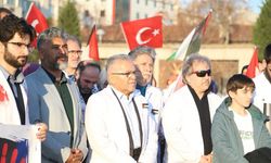Doktorlar ve sağlık çalışanları İsrail'i protesto etti 