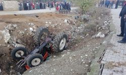Adıyaman'da traktör devrildi: 1'i ağır 2 yaralı   