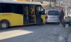 Mardin'de minibüs ile hafif ticari araç çarpıştı   
