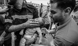 Gazze'de enkaz altında kalan bebek canlı olarak çıkarıldı 