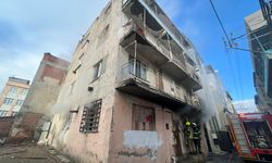Bursa'da bir evde çıkan yangında 2’si çocuk 4 kişi, dumandan etkilendi