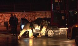 Pendik'te virajı alamayan araç bariyerlere çarptı: 2'si ağır 4 yaralı   