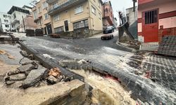 Bursa'da şiddetli yağış sonrası yollar dereye döndü, evleri su bastı 