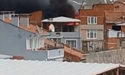 Bursa'da çatı yangını mahalleliyi ayağa kaldırdı   