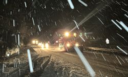 Karayolları ekipleri Düzce'de yoğun kar mesaisinde