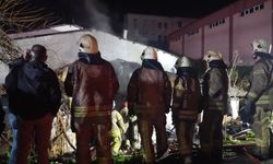 Ataşehir'de gecekondu alev alev yandı   
