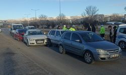 Sivas’ta 10 araç birbirine girdi:1 yaralı   