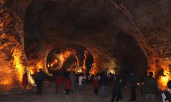 Iğdır'da köy çocukları ilçelerindeki tuz mağaralarını ilk kez gezdi