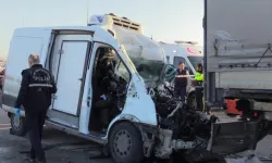 Anadolu Otoyolu'nda kamyona çarpan hafif ticari araçtaki 1 kişi öldü